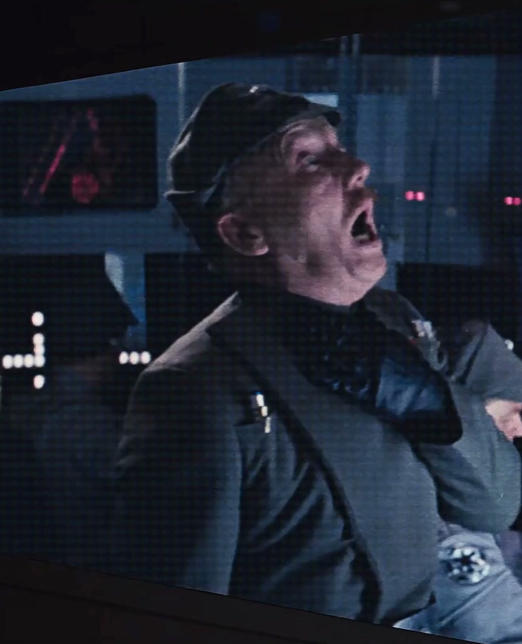 Vader chokes Admiral Ozzel through a screen